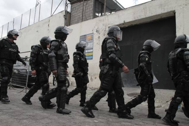 1月9日，厄瓜多爾警察在首都基多巡邏。新華社發