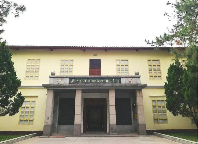 "1982年是何香凝先生逝世10周年,中共中央书记处为了缅怀廖仲恺先生