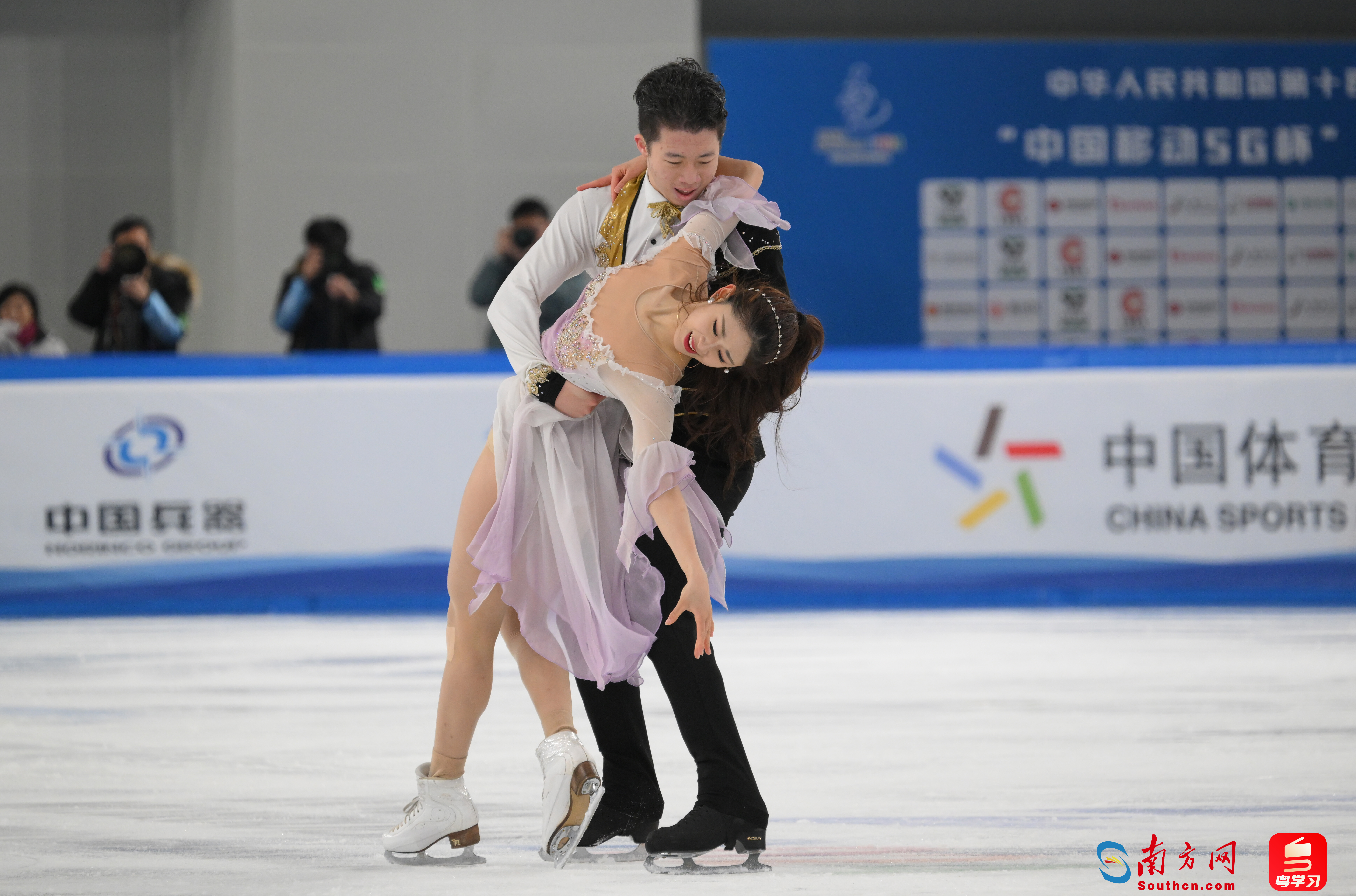 肖紫兮/何凌昊在团体冰上舞蹈自由舞比赛中（朱江伟/摄）