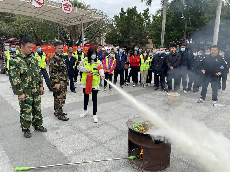 通讯员供图据介绍,活动分为消防安全知识讲解,消防应急疏散演练和消防