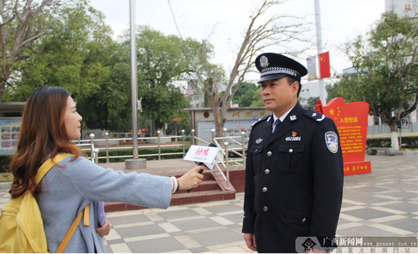 广西鹿州监狱监狱长韦华山接受记者采访.广西新闻网记者 邓昶 摄