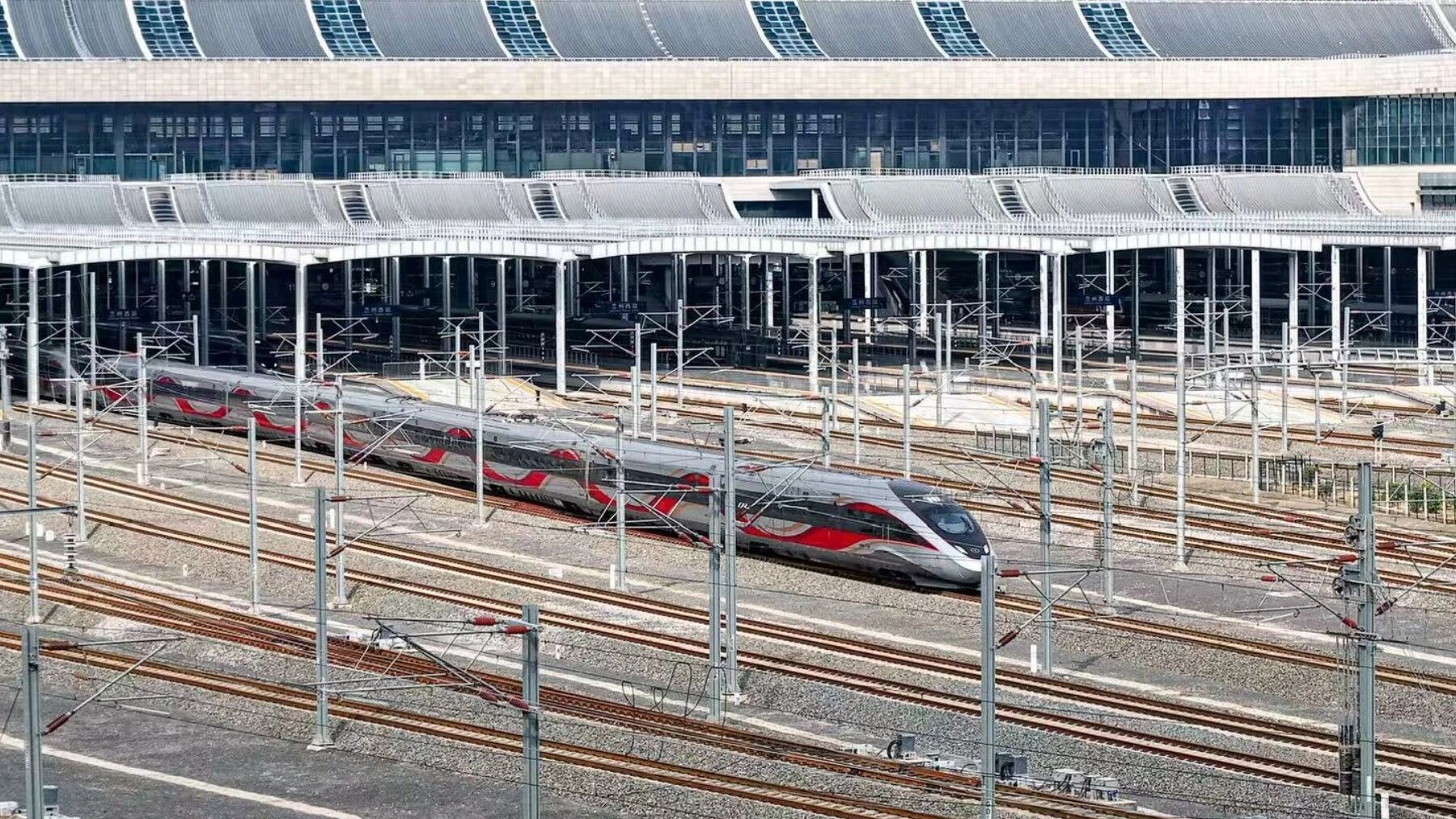 10月3日全国铁路预计发送旅客1825万人次