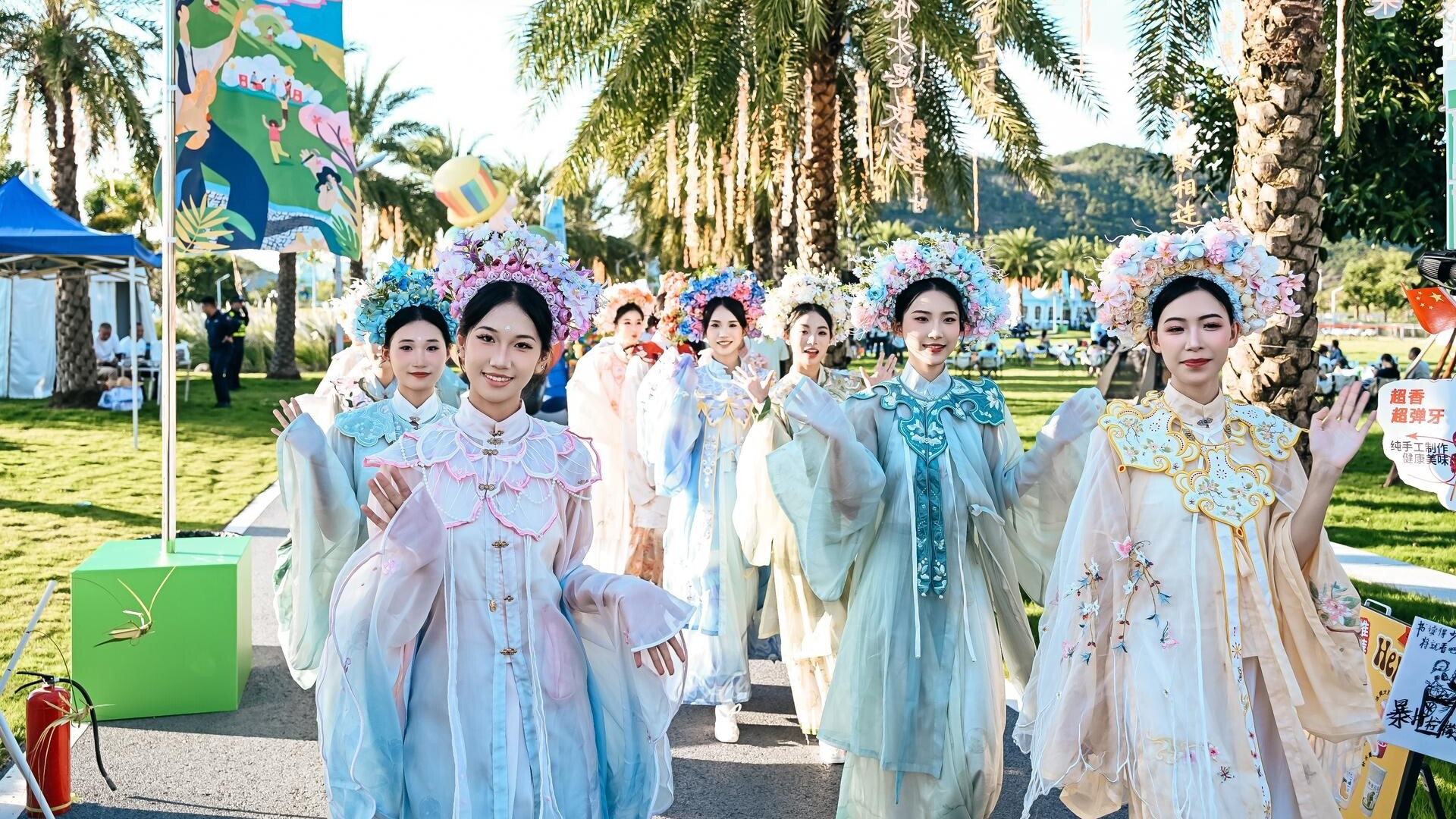 Álbum de imagens丨700 drones e milhares de pessoas participam no Carnaval do Jantar Familiar Hengqin-Macau