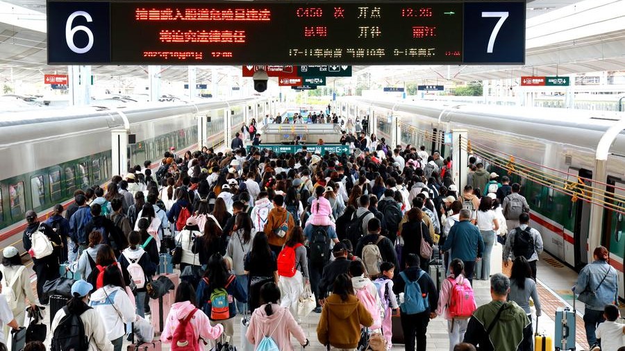 Chine : le nombre de voyages ferroviaires de passagers atteint un niveau record lors de la Fête nationale