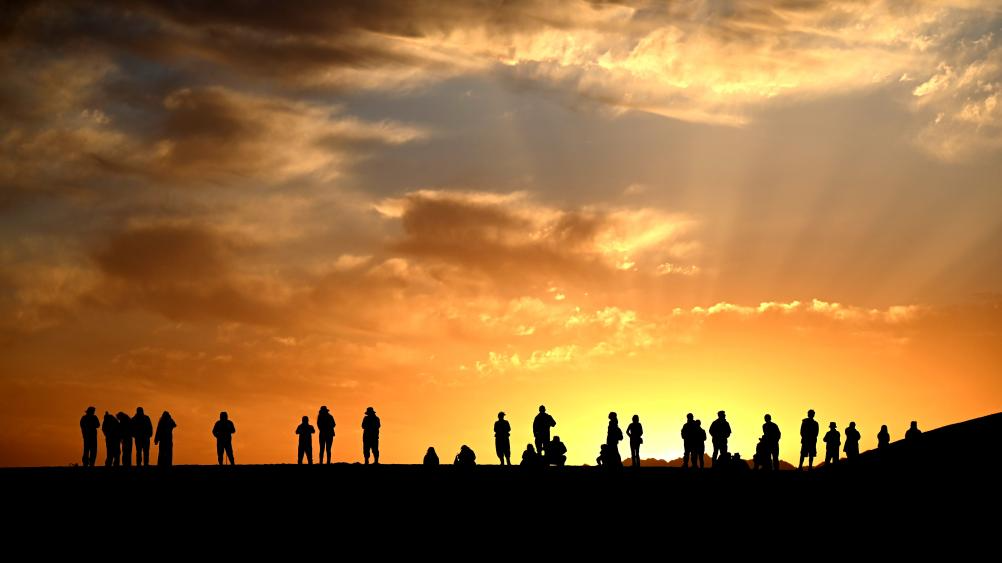People spend leisure time during eight-day holiday in China