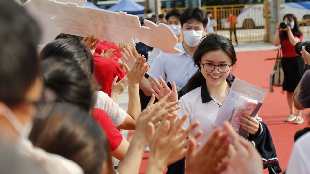 Guangdong braces for muggy weather during Gaokao with scattered showers expected