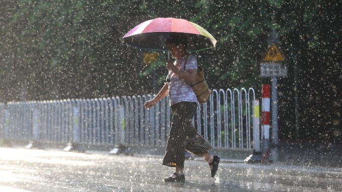 南方新一轮降雨今晚展开 黄淮晴热持续 华南等地高温耐力强