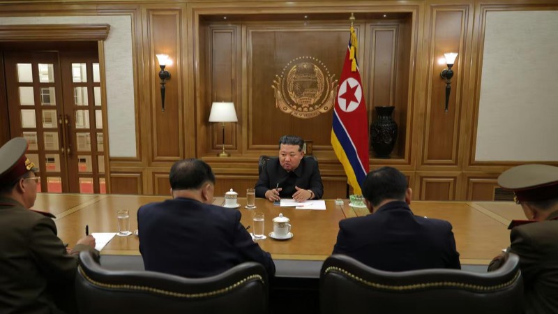 金正恩会见核部门科技人员 指导有关核武器生产协议会