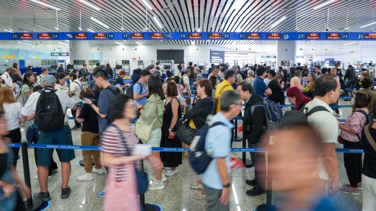 “双节”将至，白云机场口岸出入境客流或超40万人次