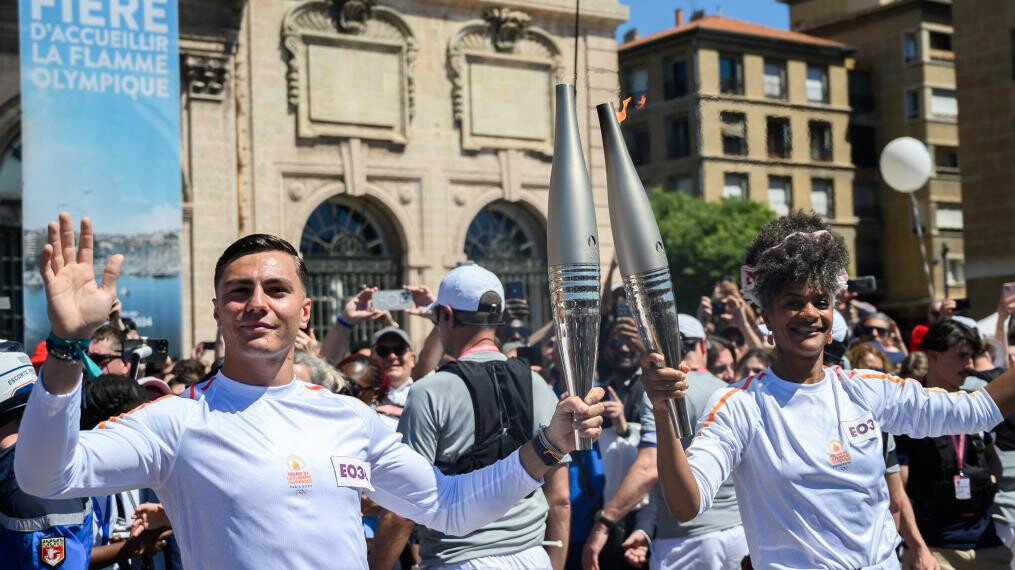 Olympic torch relay completes first day in France, Drogba lights cauldron