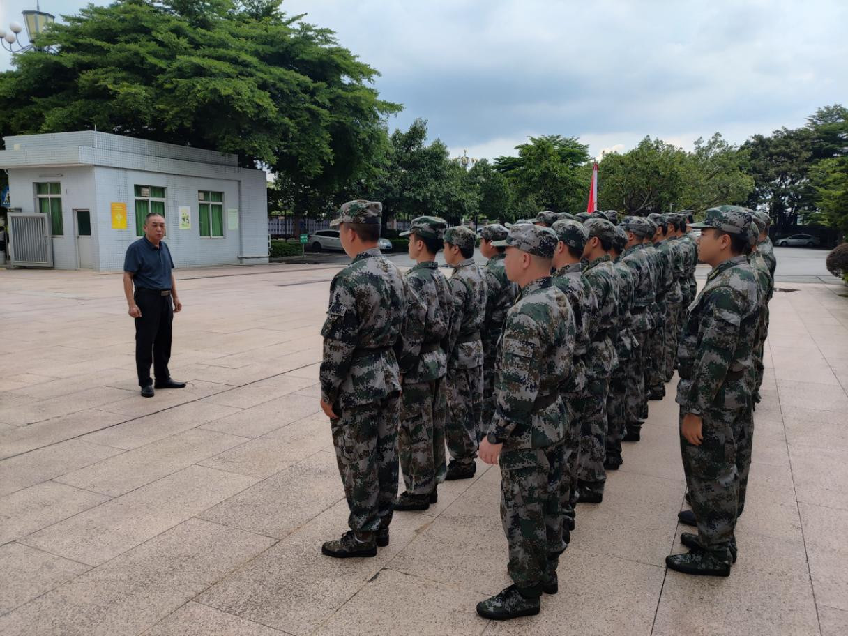 江高镇基干民兵参与集训。