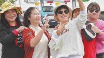 黄茅海跨海通道通车 市民排队打卡海上新“长虹” 黄茅海跨海通道通车 市民排队打卡海上新“长虹”