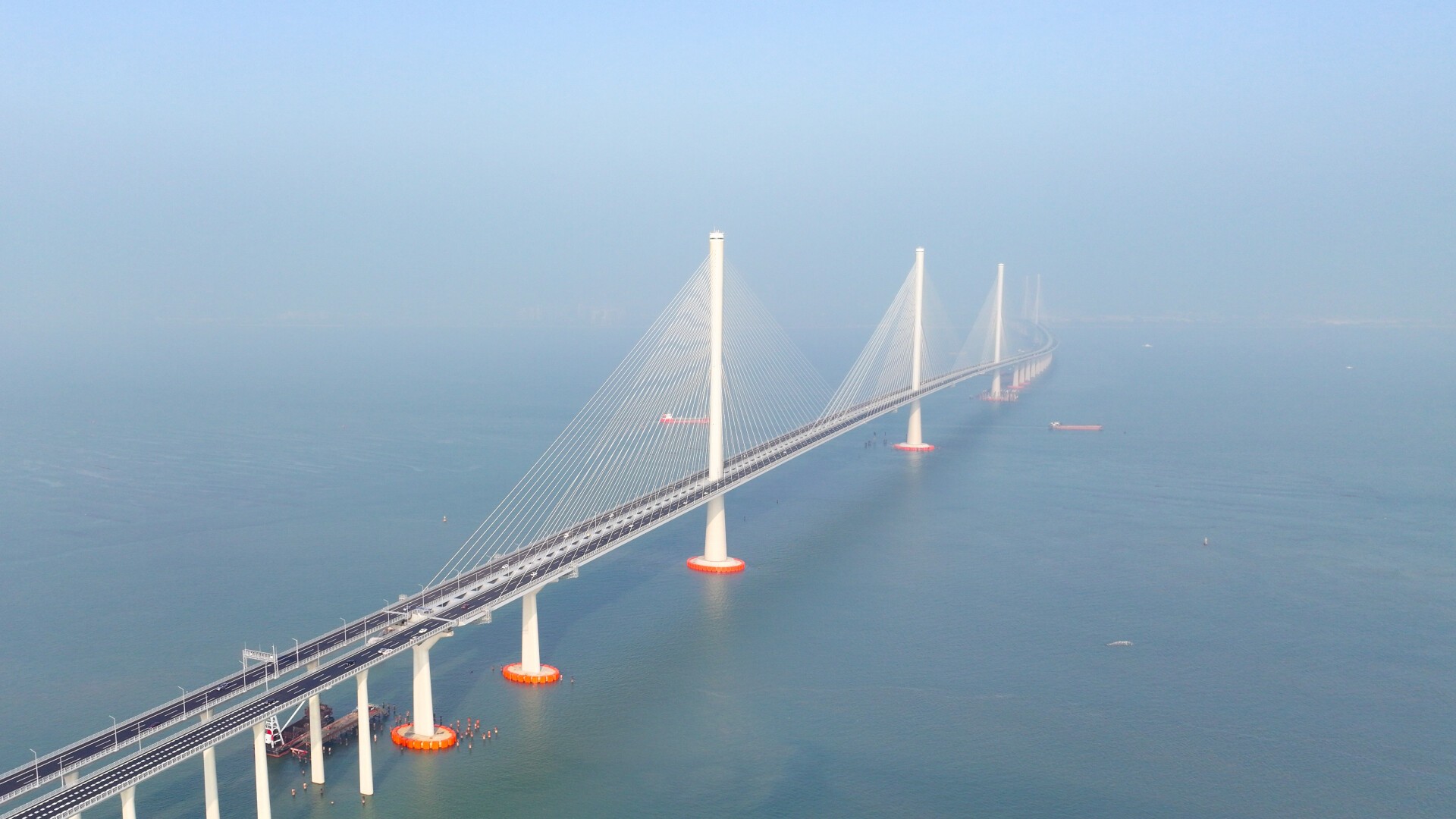 Magnificent view of Huangmaohai Cross-Sea Passage during trial operations