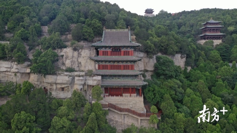 天龙山外景。太原市天龙山石窟博物馆提供