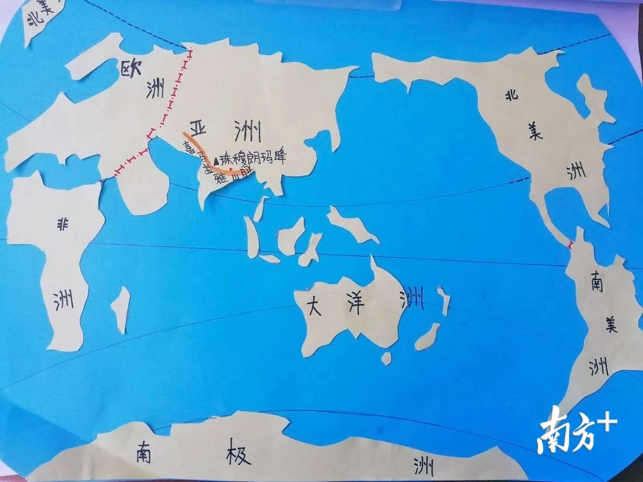 华商外语实验学校学生手绘地图。