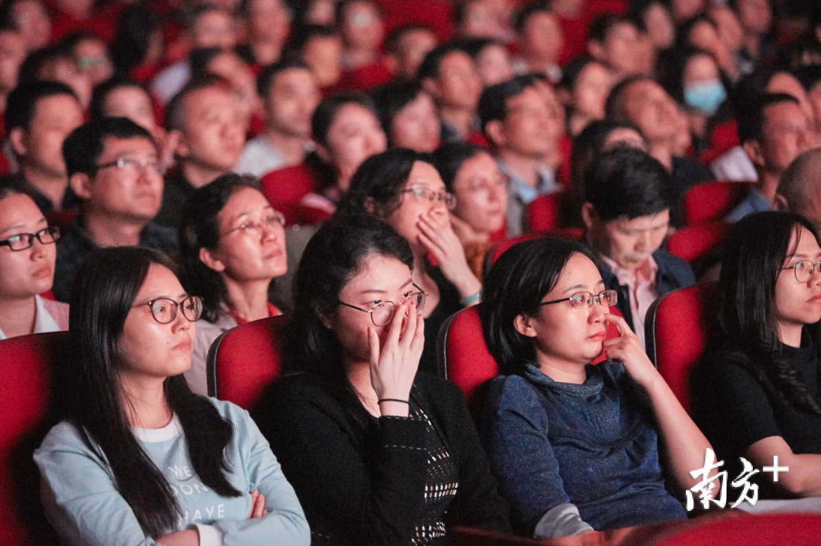 倾情上演!大型舞台演讲剧《初心》走进深圳福田