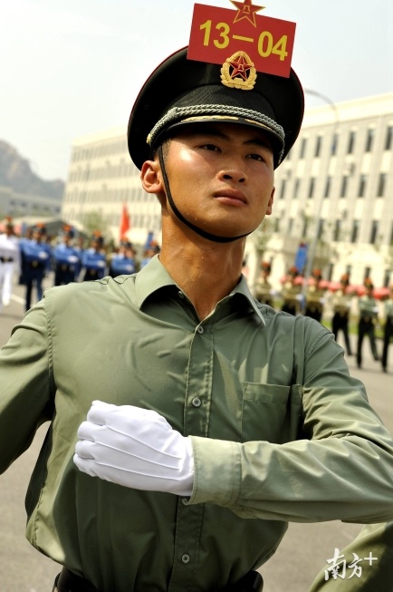 张帅在阅兵训练中。