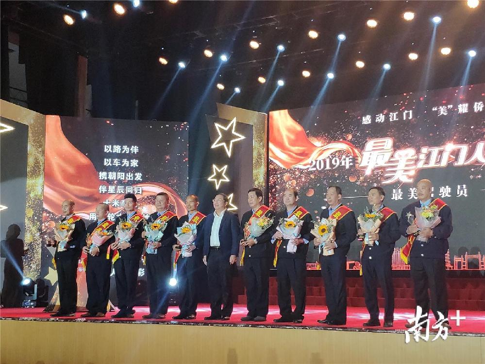 最美驾驶员。黄绍侦 摄