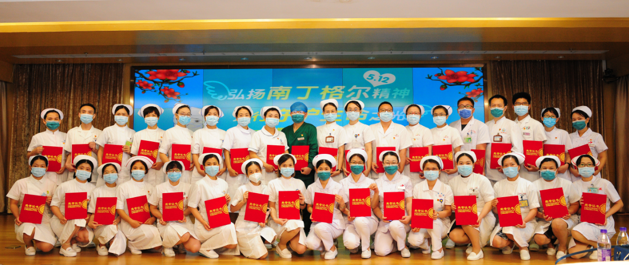 35名护士被评为“抗击新冠肺炎广州市最美护士”。 35名护士被评为“抗击新冠肺炎广州市最美护士”。