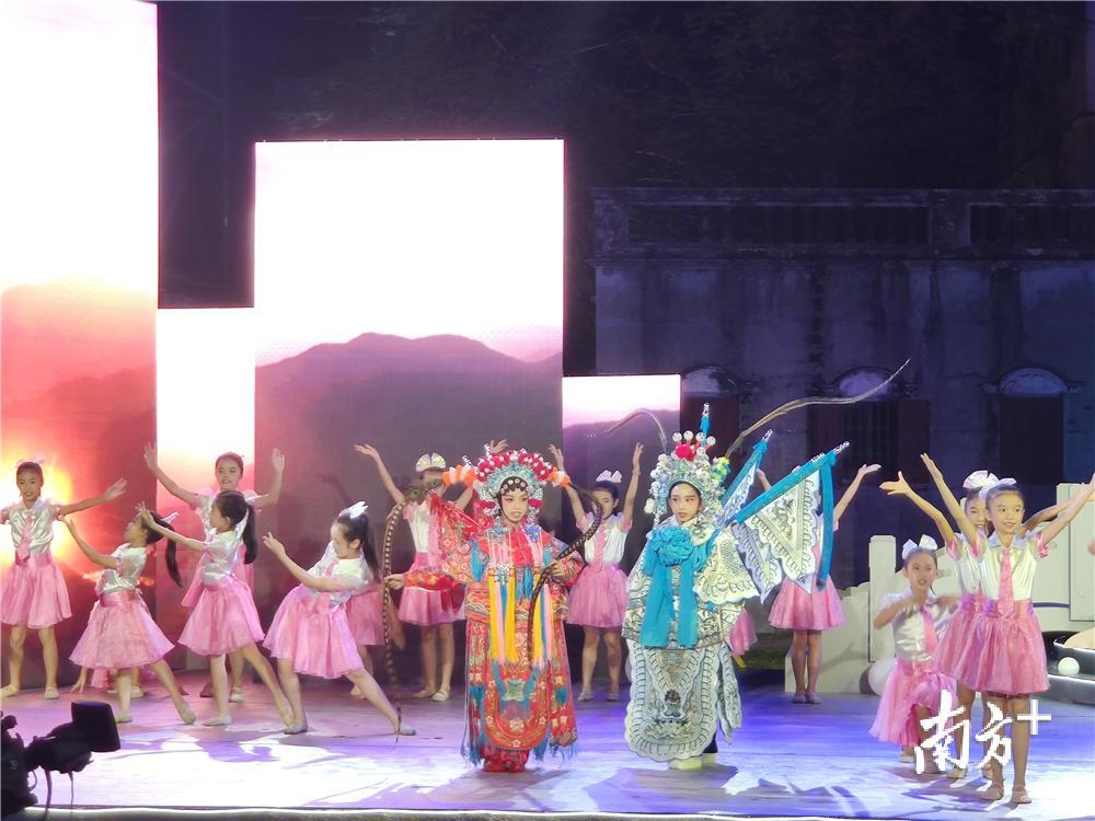 演出节目《少年中国梦》。
