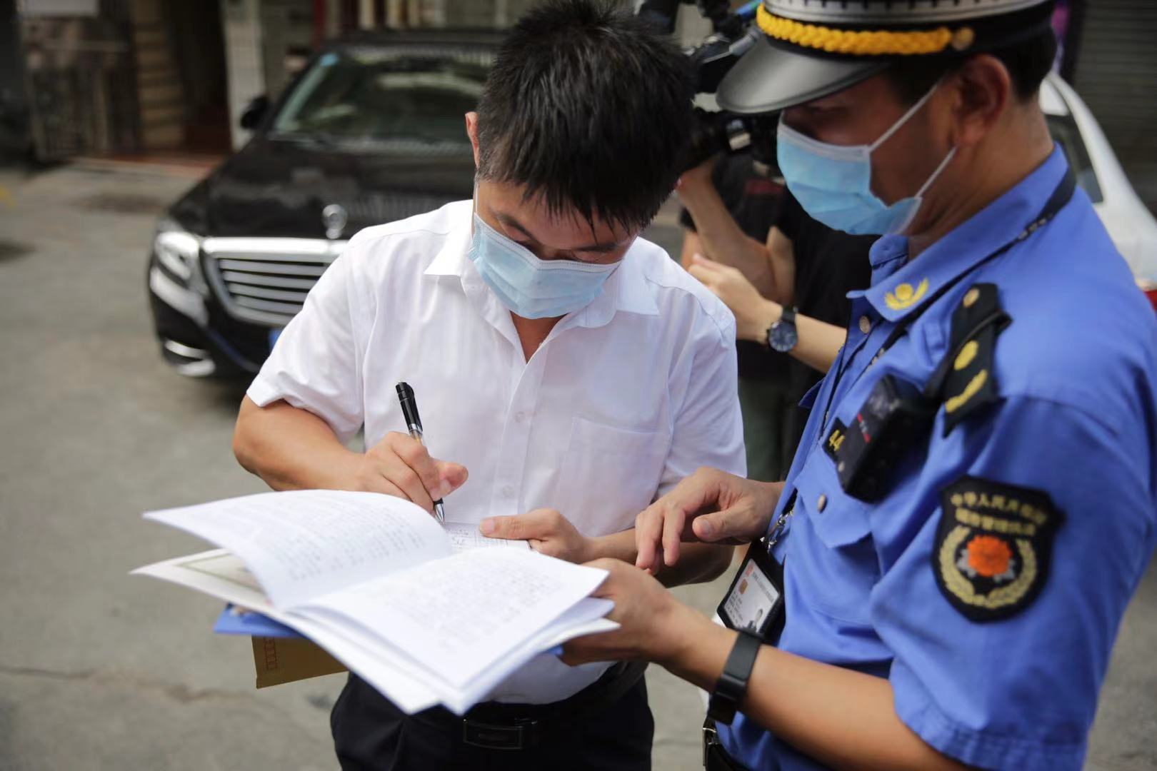 深圳对垃圾分类违法行为开出首张罚单。