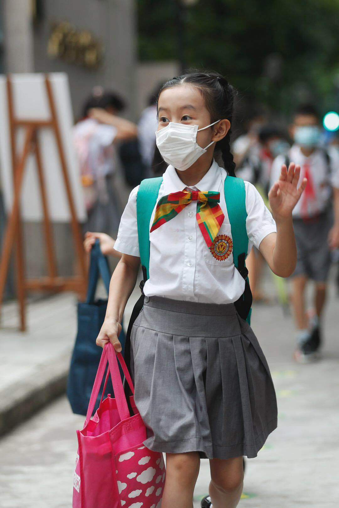 广州市天河区华康小学学生返校。