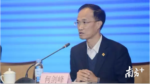何剑锋在新闻发布会上