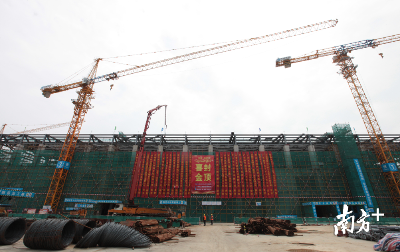 2018年10月，位于中新广州知识城的粤芯12寸芯片项目主厂房宣告封顶。