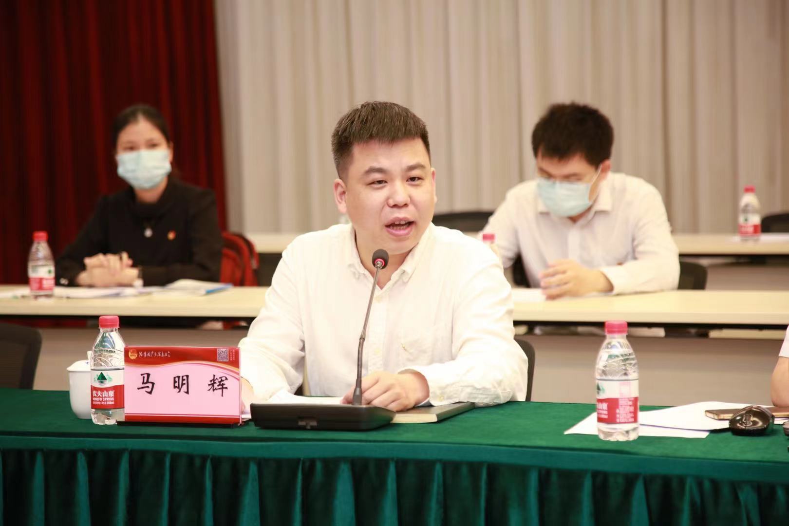 中山大学校团委书记马明辉在会上发言。