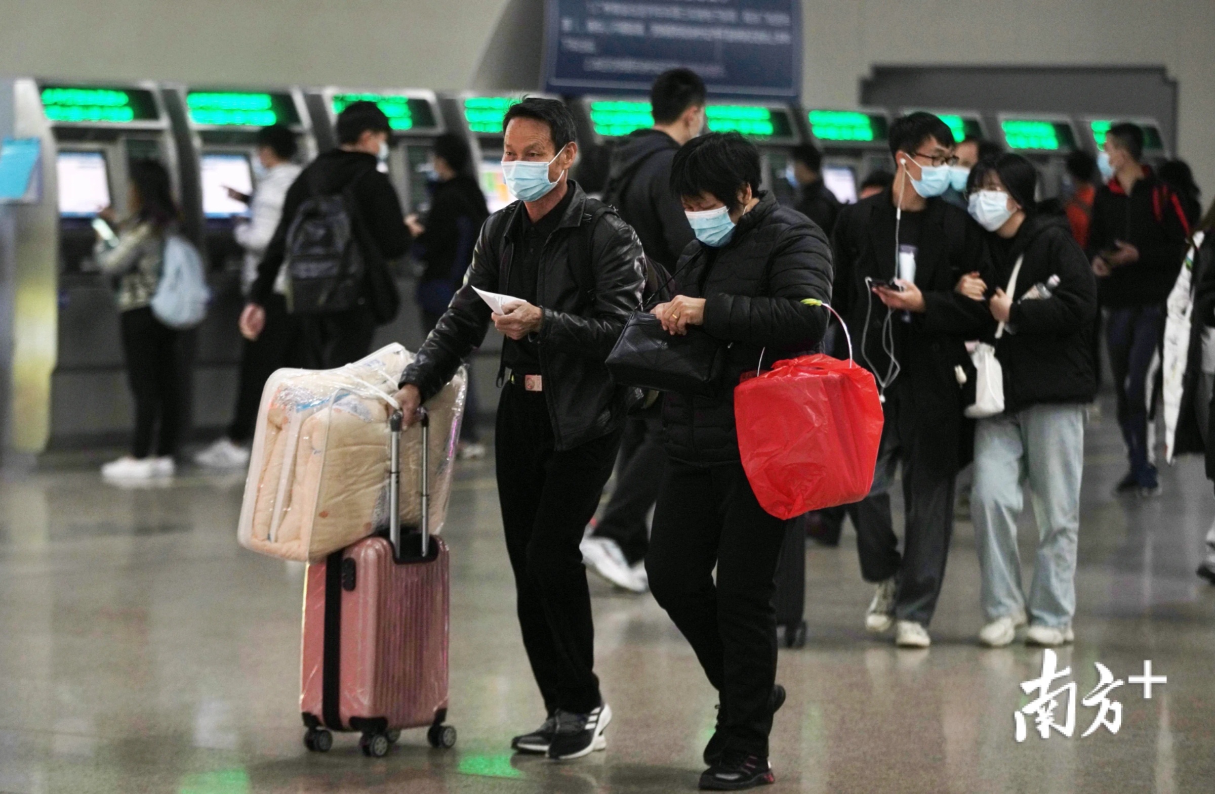 根据预测，今年春运广州南站旅客发送量将达1200万人次。