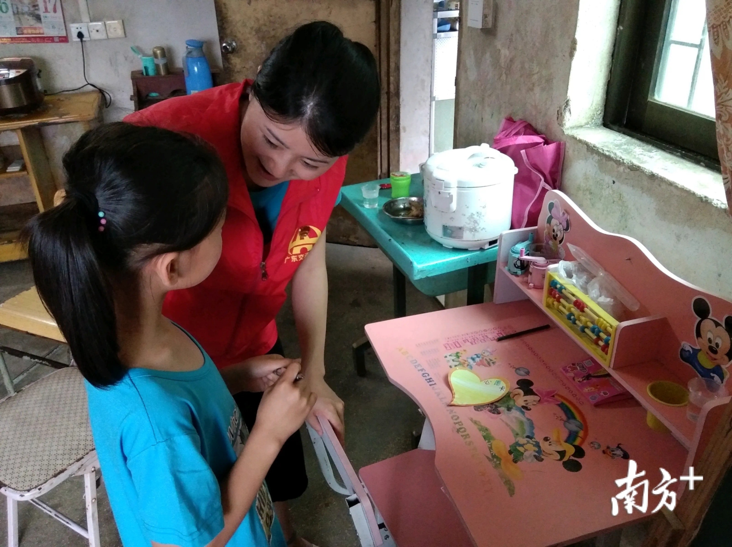 广东省民政厅决定2021年继续开展百家社会组织走近留守和困境儿童“牵手行动”。