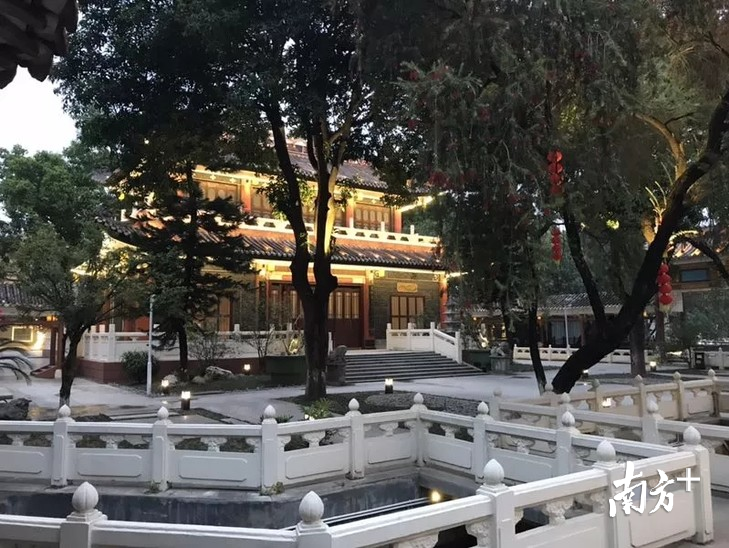 润岚雅居民宿还原了清代的建筑风格。受访者供图