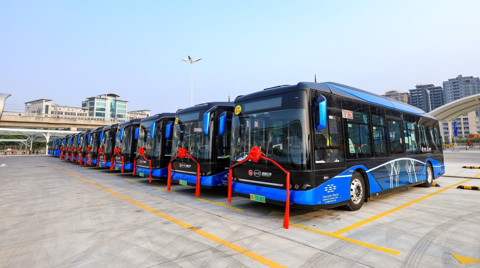 截至2020年8月底，广东省交通运输行业累计推广应用新能源汽车12.3万辆，全省城市公交电动化率为93.5%。