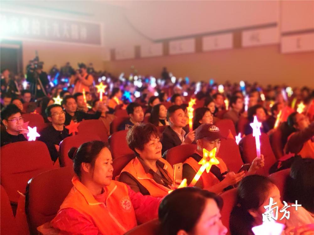活动现场“星光”熠熠。黄绍侦 摄
