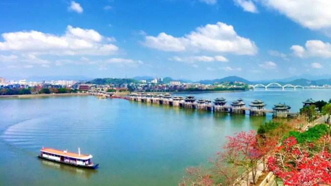 南方日报评论员：以昂扬姿态走好新的赶考之路