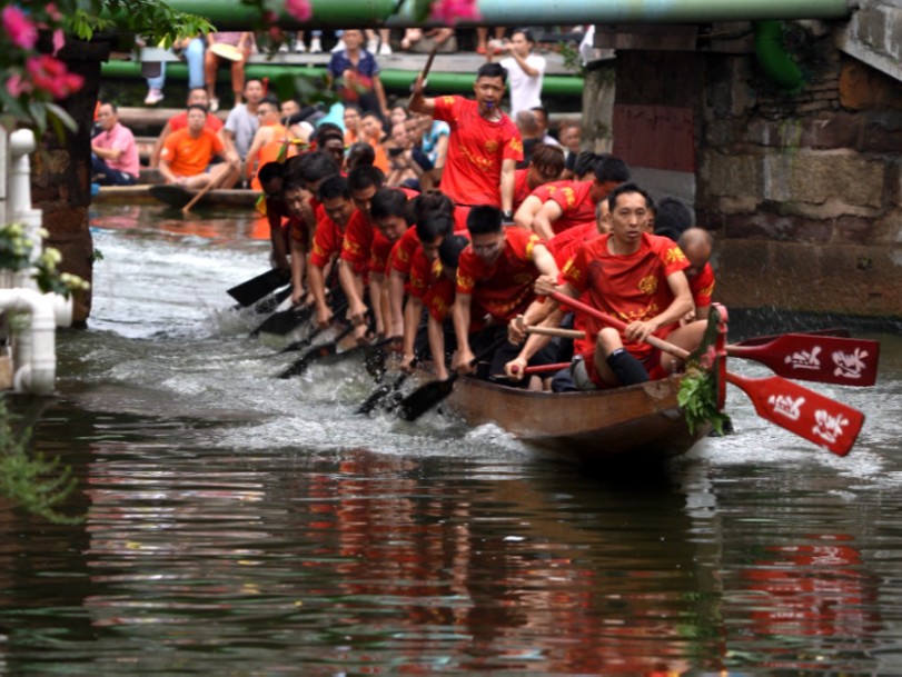 【广东印记】这里的赛龙舟，竟然能玩出这么多花样来？