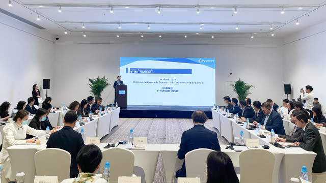 Guangzhou discuss economic and trade cooperation with French companies