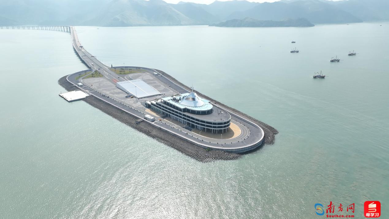 港珠澳大桥蓝海豚岛