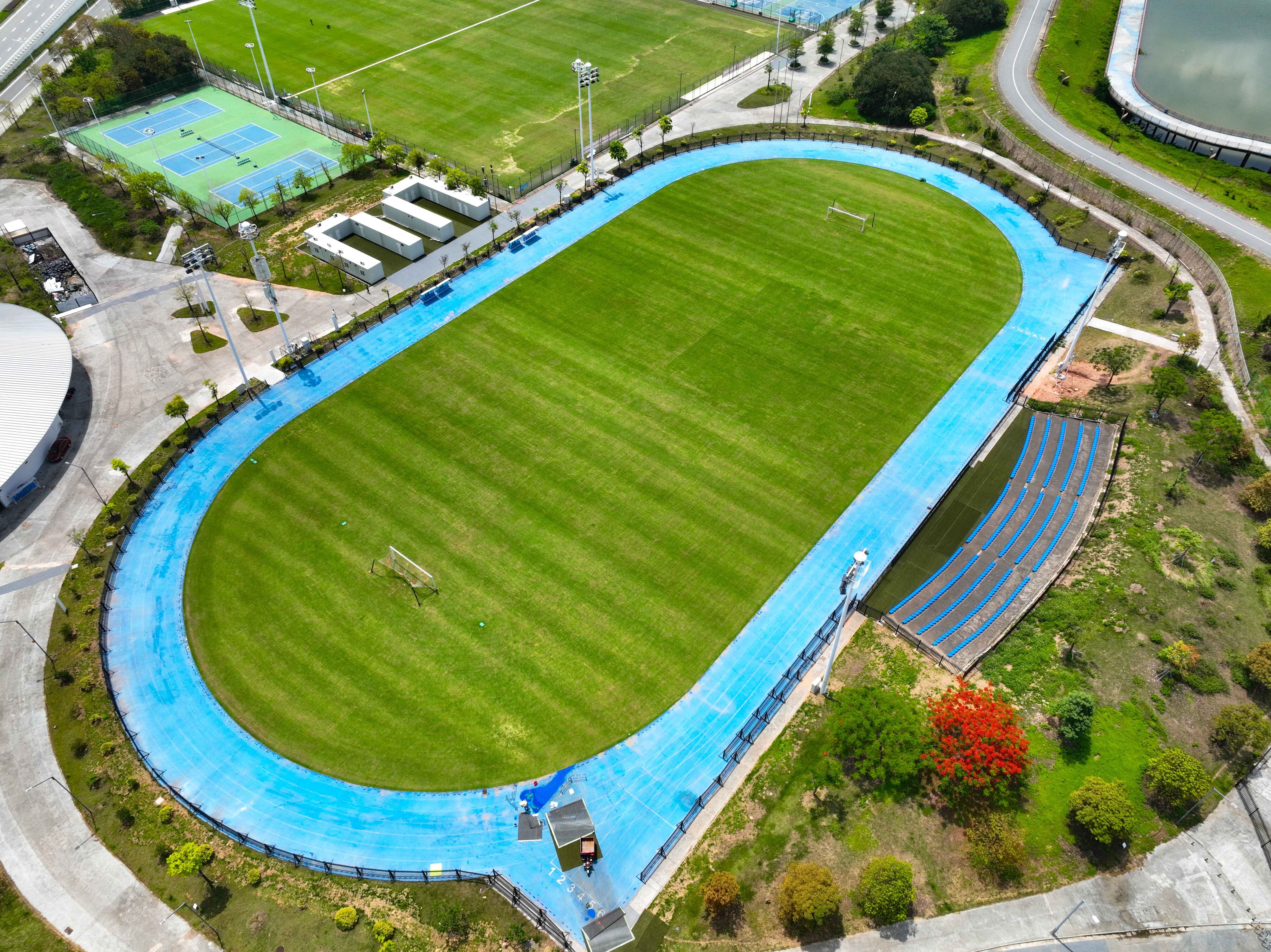 肇庆新区体育中心足球训练场。肇庆市融媒体中心记者 朱梦丹 摄