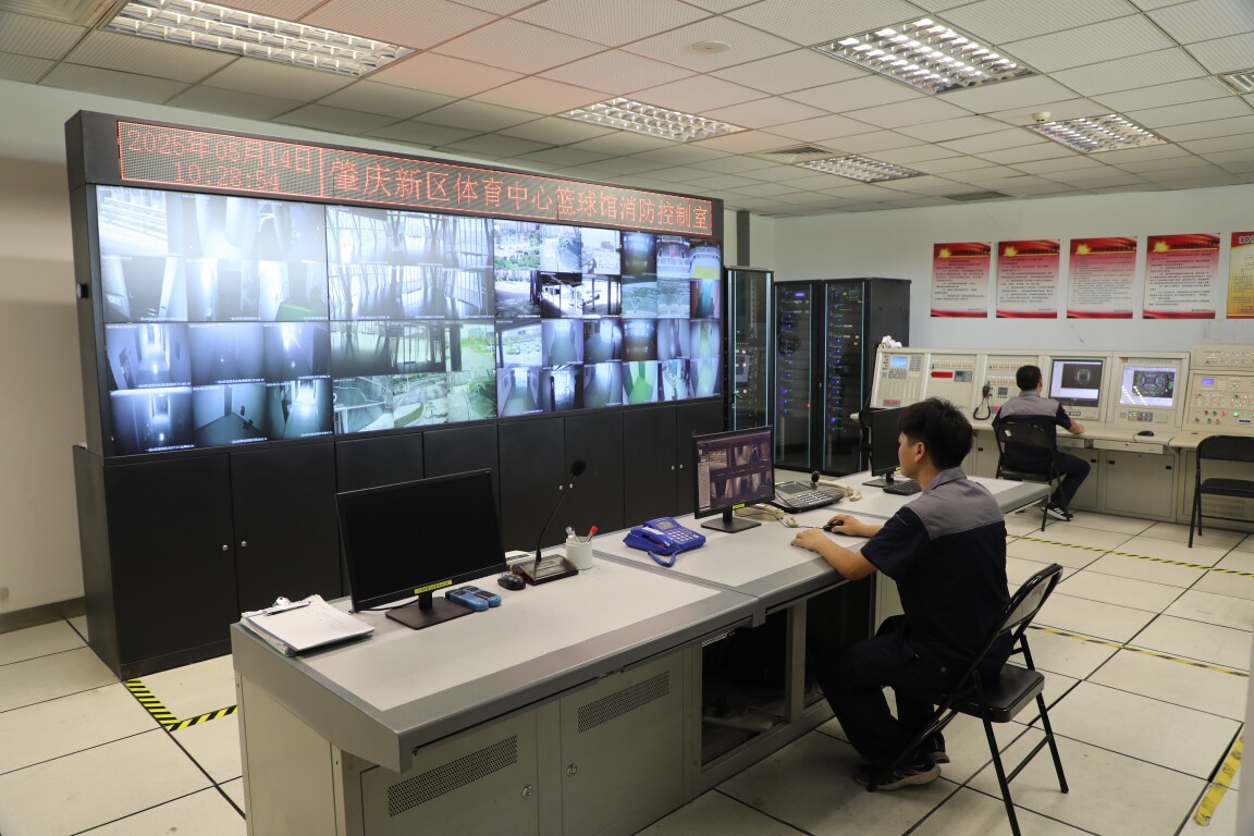 新区体育中心场馆监控室。肇庆市融媒体中心记者 朱梦丹 摄
