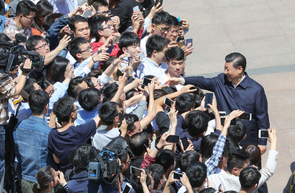 2018年5月2日，习近平总书记来到北京大学考察。新华社记者 王晔 摄