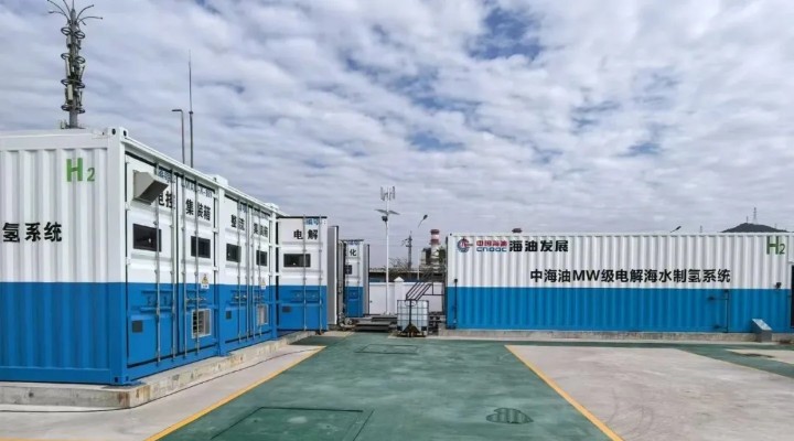 图为全球首台套兆瓦级电解海水制氢装置