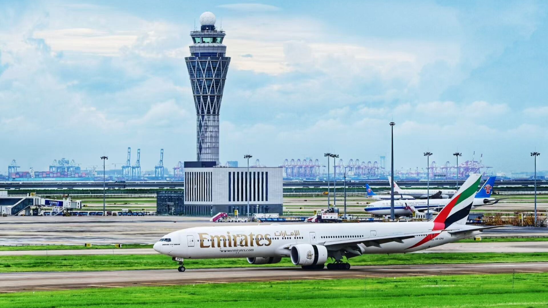 Emirates launches daily Dubai-Shenzhen route