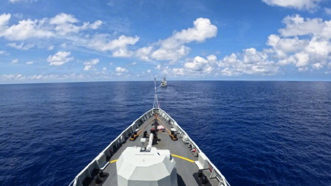 南部战区海军某舰艇编队开展对抗演练
