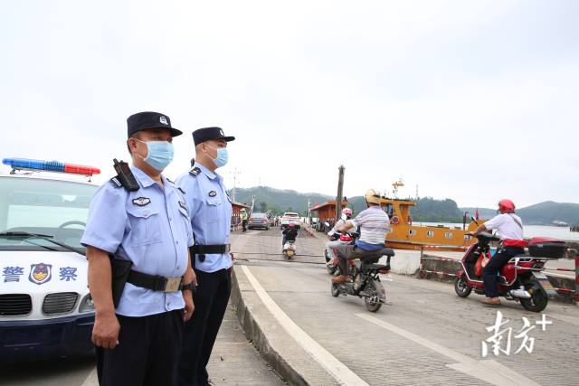 渡船是睦洲镇村民出行主要的交通工具。