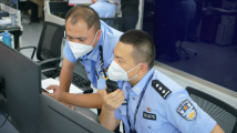 “您好,广州110!”广州公安报警服务台37年守护羊城平安 “您好,广州110!”广州公安报警服务台37年守护羊城平安