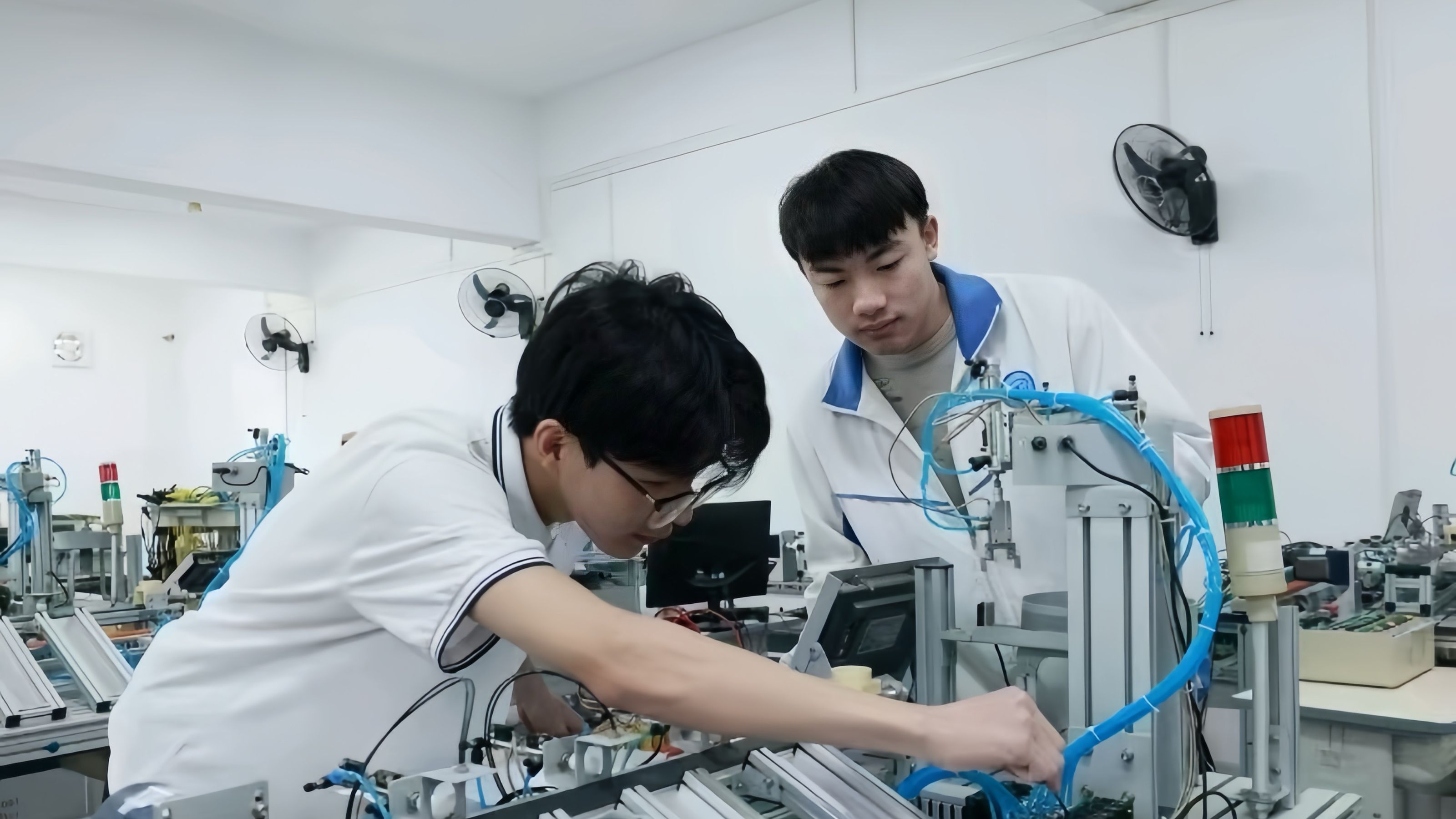 打造“技能引擎”，广东技工院校“创”出新意→