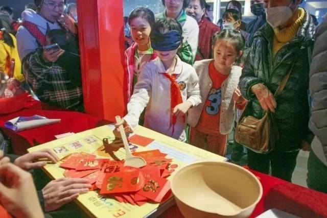 往年元宵游园活动深受市民喜爱。