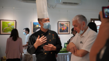 【网络中国节·中秋】外国友人“学艺”粤菜师傅 体验地道粤式中秋 【网络中国节·中秋】外国友人“学艺”粤菜师傅 体验地道粤式中秋