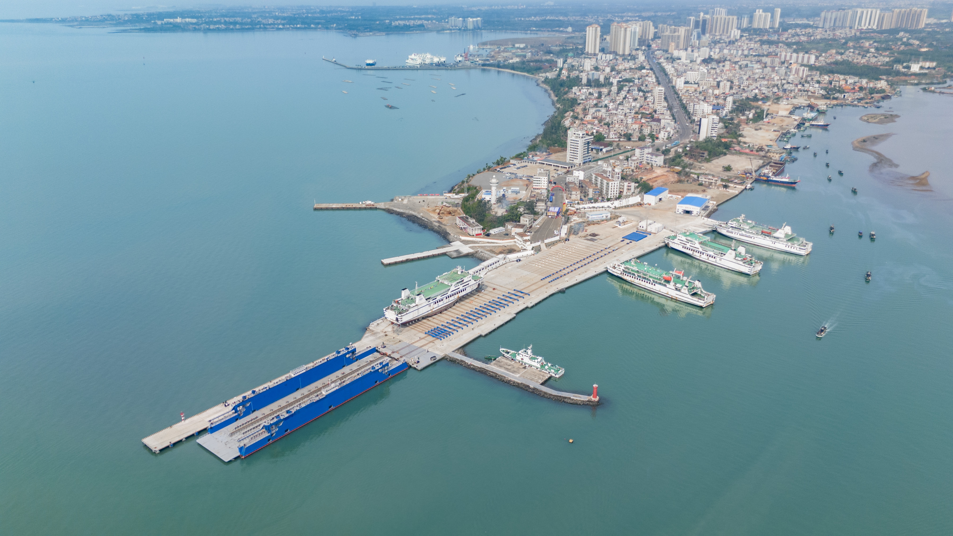 全国首个客滚运输应急保障基地启用 粤琼海上“安全枢纽”护航“黄金水道”